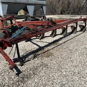 IH 710 7-bottom plow