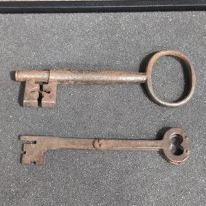 Skelton key 5 3/8" and Peterboro folding skeleton