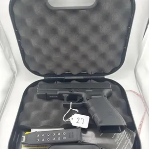Glock 20 Gen 4 10MM
One 15 round clip and case