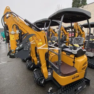 AGT INDUSTRIAL QK20R YELLOW GAS POWERED 23 HP RUBBER TRACK MINI EXCAVATOR WITH ATTACHED