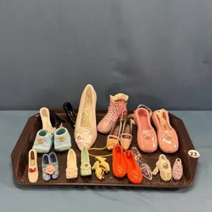 APPROX. 21 POTTERY SLIPPERS AND BOOTS