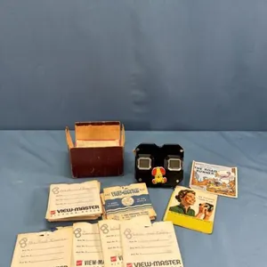 SAWYER'S VIEWMASTER AND APPROX. 25 SLIDES
