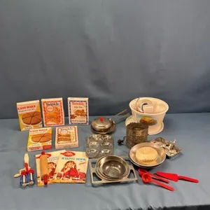 QUANTITY OF CHILDS KITCHEN TOYS
