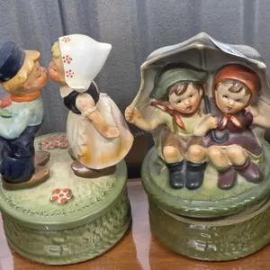 Hummel Style Wind-Up Musical D�cor