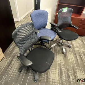 (3) Office Chairs
 UNRESERVED