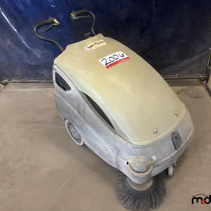 Floor Sweeper
 UNRESERVED