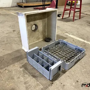 White Sink w/ Plug & Plastic Racks
 UNRESERVED