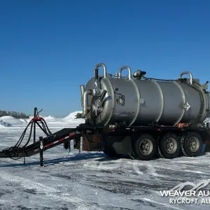 2015 CUSTOM VAC 17,047 LITRE TRIDEM VACUUM TRAILER