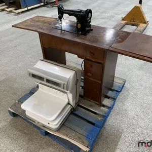 Singer Sewing Machine and Toledo 1110 Merchant Scale
 UNRESERVED