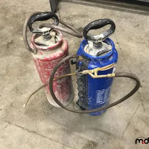 (2) Industrial Hand Pump Sprayers
 UNRESERVED