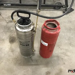 (2) Industrial Hand Pump Sprayers
 UNRESERVED
