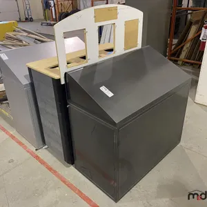 (3) Waste/Recycle Bins
 UNRESERVED