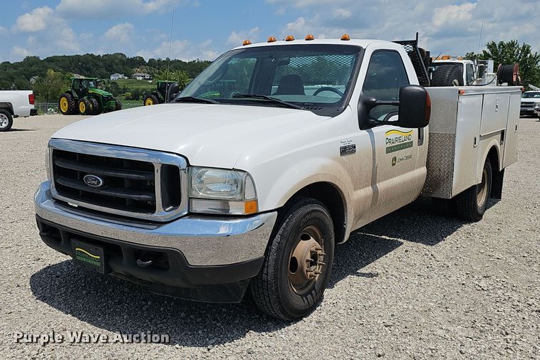 2004 Ford F350 Super Duty XLT utility bed pickup truck