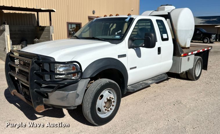 2007 Ford F550 Super Duty SuperCab flatbed truck
