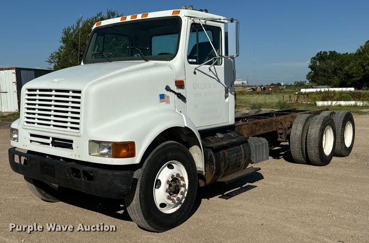 1996 International  8100 Truck cab and chassis
