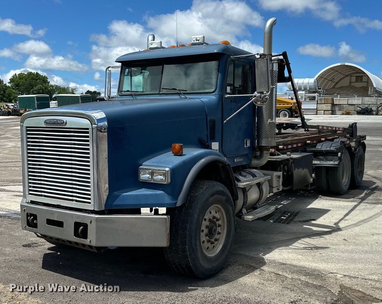 2005 Freightliner FLD roll-off container truck