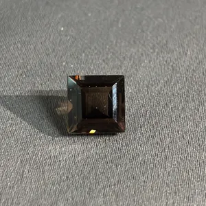 4.8 CT PRINCESS CUT NATURAL SMOKEY QUARTZ: 10 MM X 10 MM