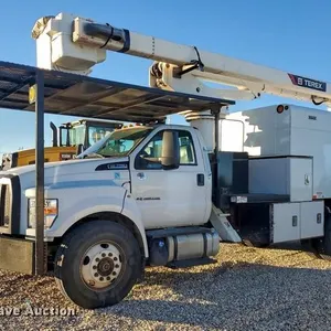 2017 Ford F750 Super Duty forestry bucket truck