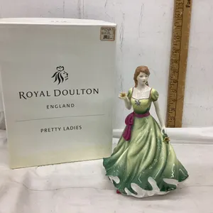 ROYAL DOULTON FIGURINE - PRETTY LADIES SPRING STROLL