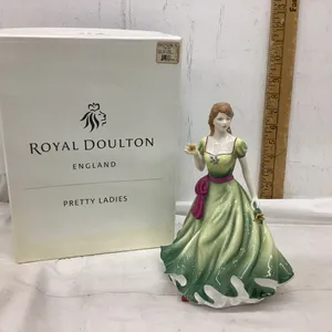 ROYAL DOULTON FIGURINE - PRETTY LADIES SPRING STROLL