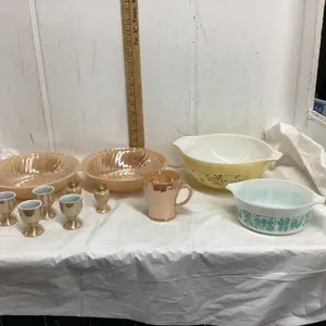 VINTAGE PYREX BOWLS & LUSTRE DISHES