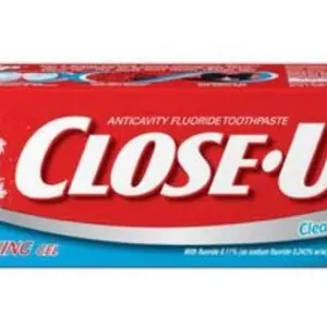 Lot of 4 –  Close-Up Anticavity Fluoride Toothpaste with Ultra Cinnamon Flavour Blast 100mL
