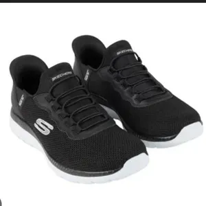 Skechers Women’s Shoes, Swift Fit Slip ons  Size 7, Black