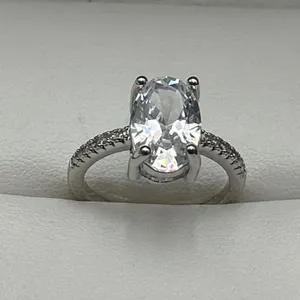 Oval Cut 2.00 Carat Solitaire Ladies engagement ring size 7