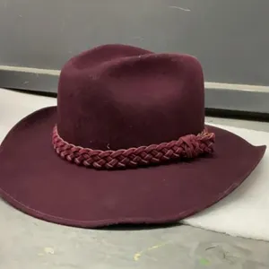 WOMEN’S VINTAGE DARK BURGUNDY FIESTA  FELT HAT IN BOX