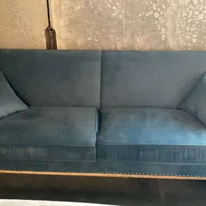 BLUE ULTRAVELVET UPHOLSTERED SOFA WITH 2 THROW CUSHIONS APPROX 80"