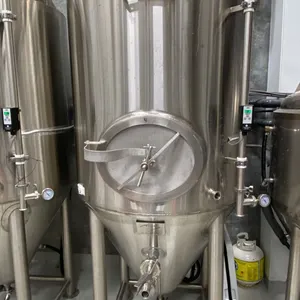 10 HL FERMENTATION TANK, JACKETED, PRESSURE GAUGE, TEMPERATURE CONTROL, 6" DRY HOP PORT,