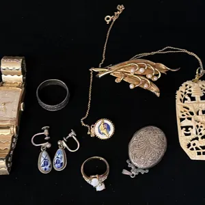 MISC JEWELRY (10.3G GOLD AND 29.3G SILVER CONTENT)