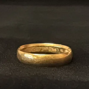 APPROX 18K LADIES WEDDING RING (3.7G)