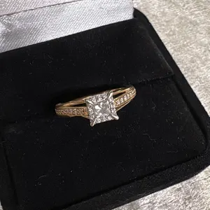 LADIES DIAMOND RING