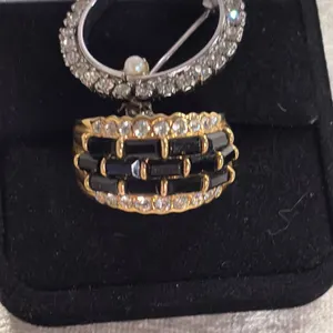 LADIES COSTUME JEWELRY INCLUDES  RING AND BROOCH WITH NO MARKINGS