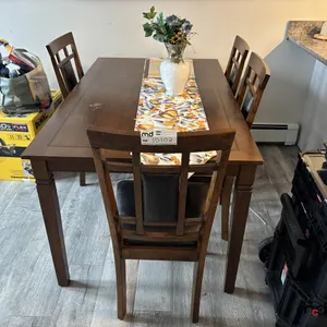 Dining Table w/ (4) Chairs
 UNRESERVED