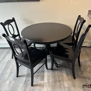 Dining Table w/ (4) Chairs
 UNRESERVED