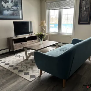 Sofa, Rug & (3) Tables
 UNRESERVED