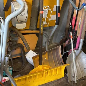 GROUP LOT 8 ASST SHOVELS AND A GARBAGE GRABBER