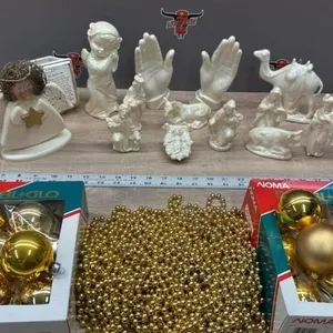 Asst. Christmas Decor Items. *NO SHIPPING