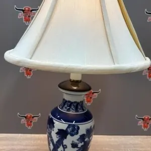 Asian Porcelain Table Lamp. Works. *NO SHIPPING