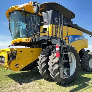 2011 New Holland CR9080 Combine; SN.YBG114321