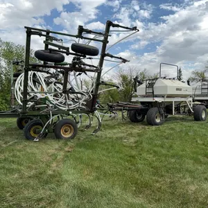 John Deere 655 Air Seeder & Bourgault 3165 & 3225 TBH Air Carts