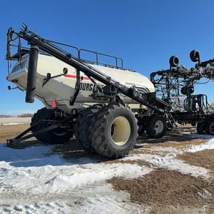 2010 Seedmaster 66-12 Air Drill & 2011 Bourgault 6550 TBH Air Cart; SN.SM6102 & 40066AS-02 (Consigned by Kent Geisel 306-421-5572)