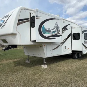 2008 Montana 3000 RK 36' 5th Wheel Camper SN. 4YDF3002X84702654  C-23