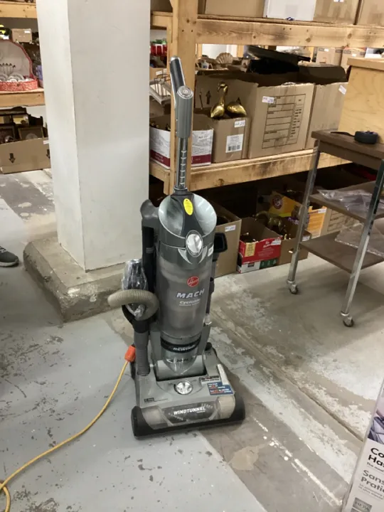 HOOVER MACH CYCLONE UPRIGHT VACUUM - Aucteeno