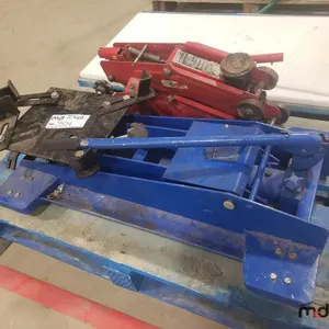 (3) Floor Jacks
 UNRESERVED