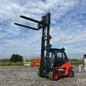 2016 Linde H70D-02 7000 kg Pneumatic Tire Forklift