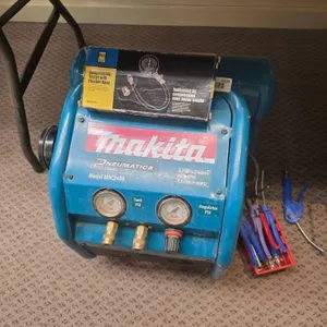 Makita Pneumatic Air Compressor MAC2400 with Accessories