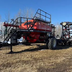 Conserva Pak Air Drill w/ 37' Seeding Tool Bar & Conserva Pak 4400 Air Tow Between Cart. (Tool Bar Converted Down from 56' Model. Wings Removed plus t